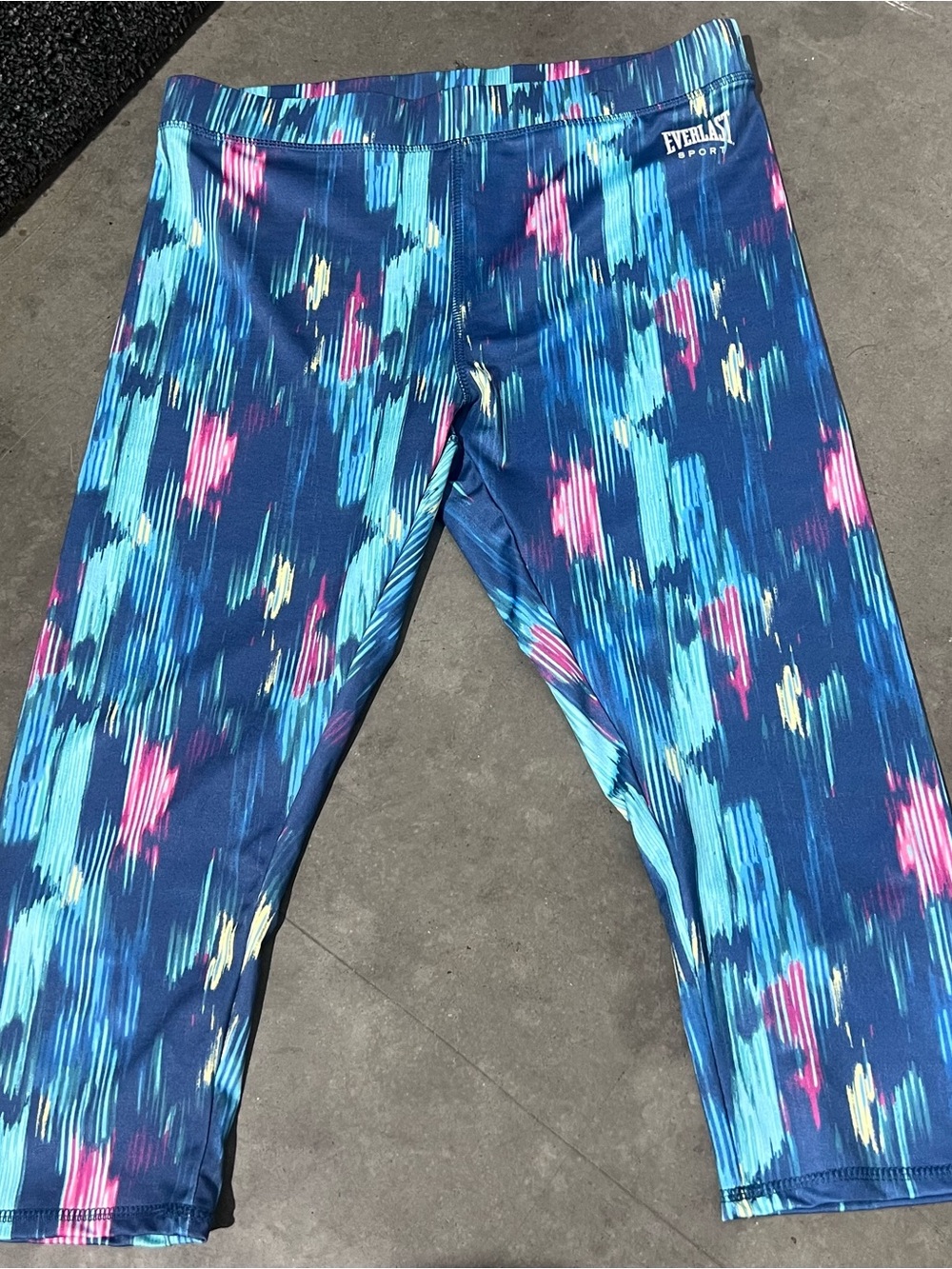 Everlast Capri Leggings with Light Blue Abstract Print